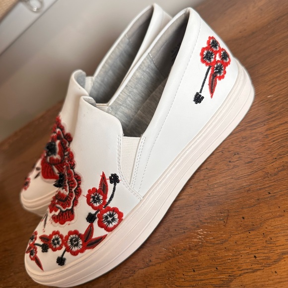 Nine West Onyeka embellished slip on sneakers - Picture 4 of 9